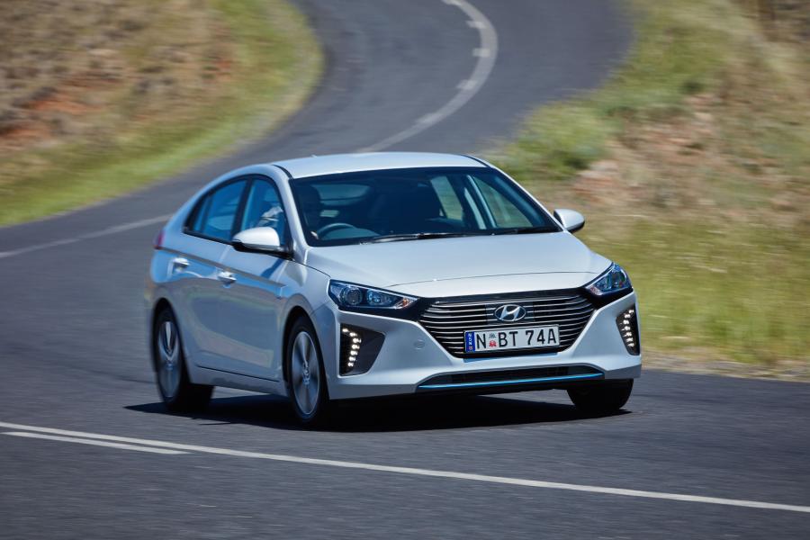  Hyundai IONIQ plug-in (AE) 2018 года  (AU) (фото 16 из 40)